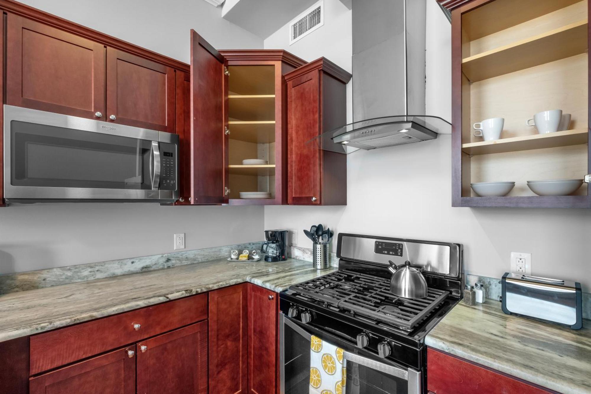 Modern 1br W Rooftop Pool * Philadelphia
