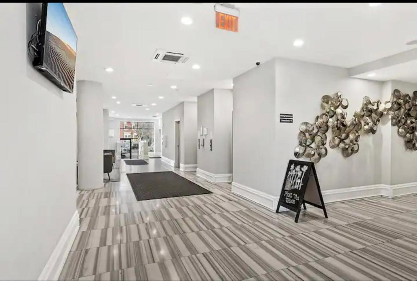 Modern 1br W Rooftop Pool Apartment *