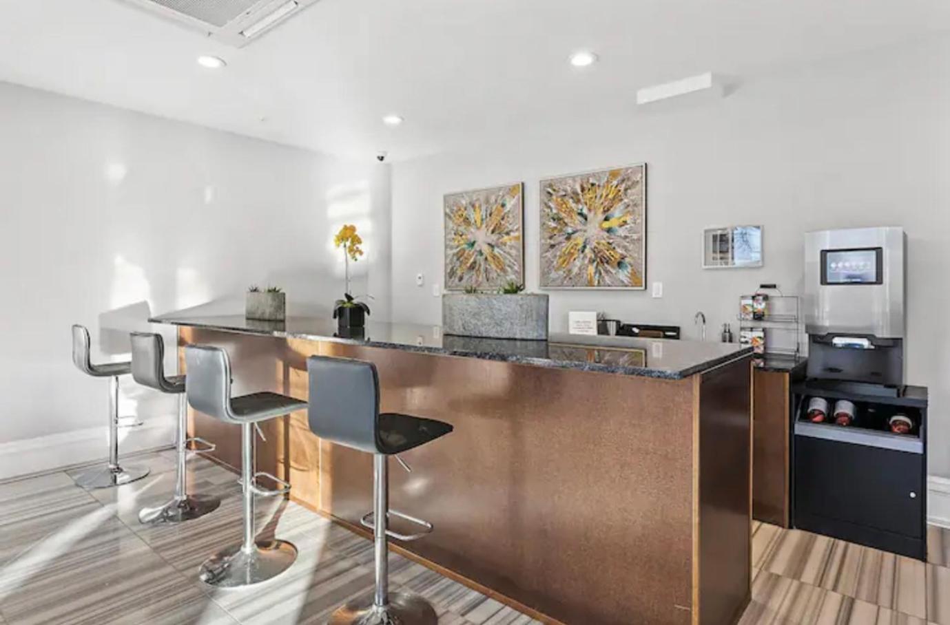 Modern 1br W Rooftop Pool Apartment Philadelphia