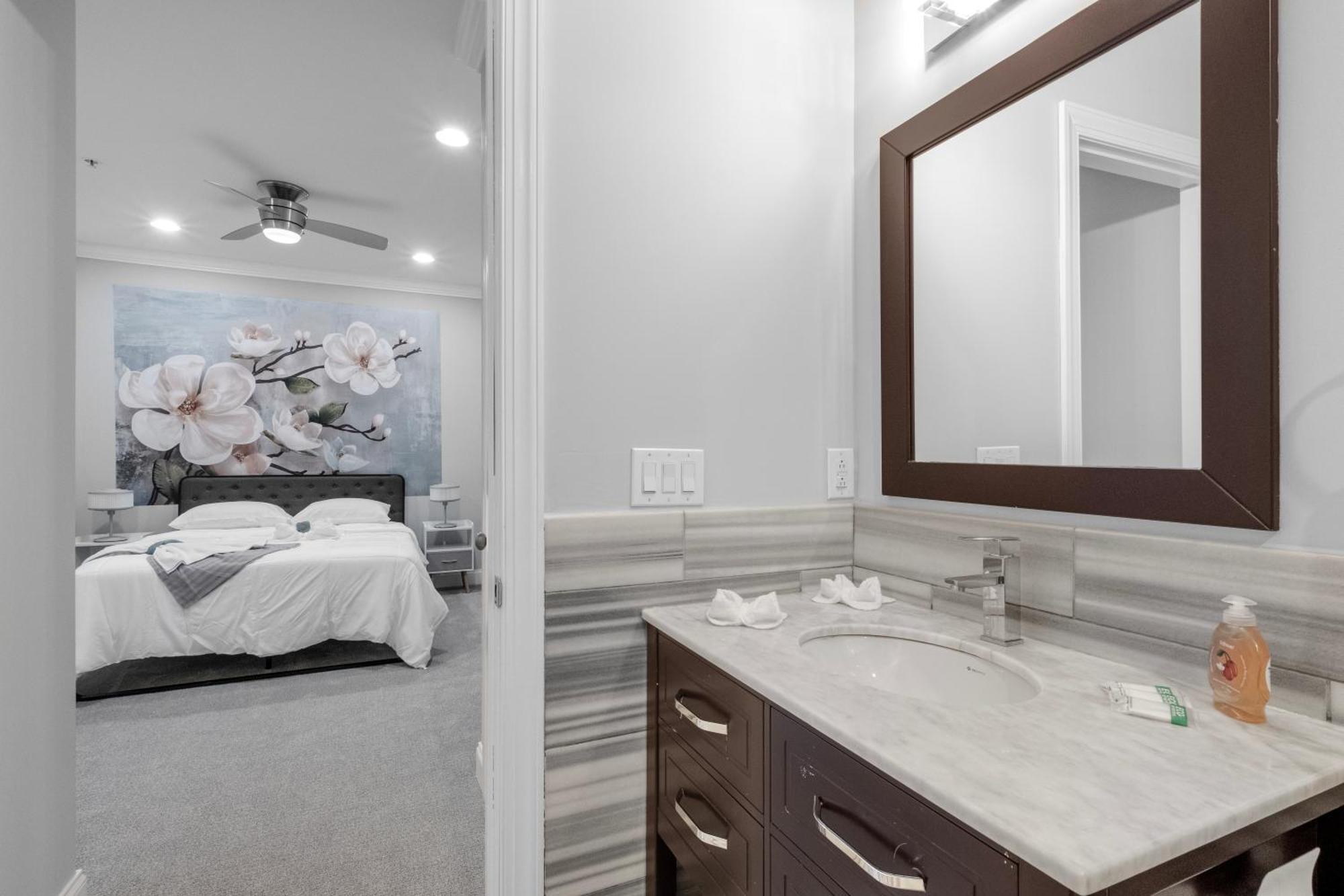Modern 1br W Rooftop Pool Apartment *