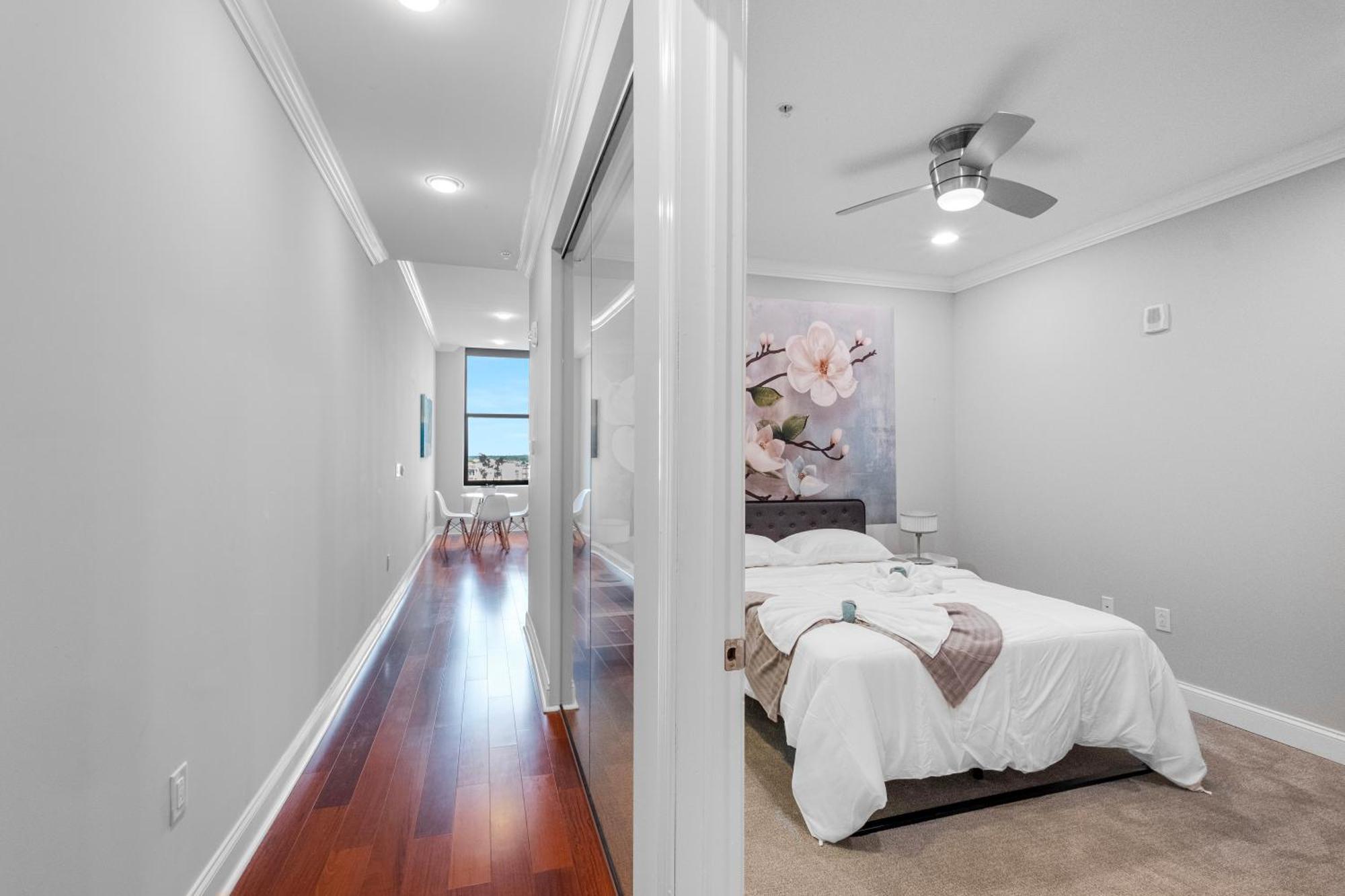 Modern 1br W Rooftop Pool Apartment