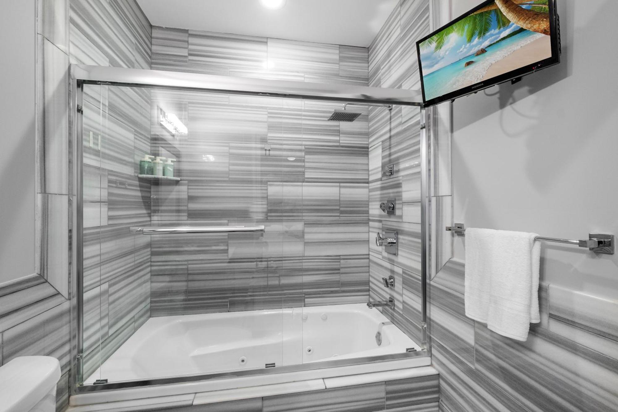 Apartment Modern 1br W Rooftop Pool *