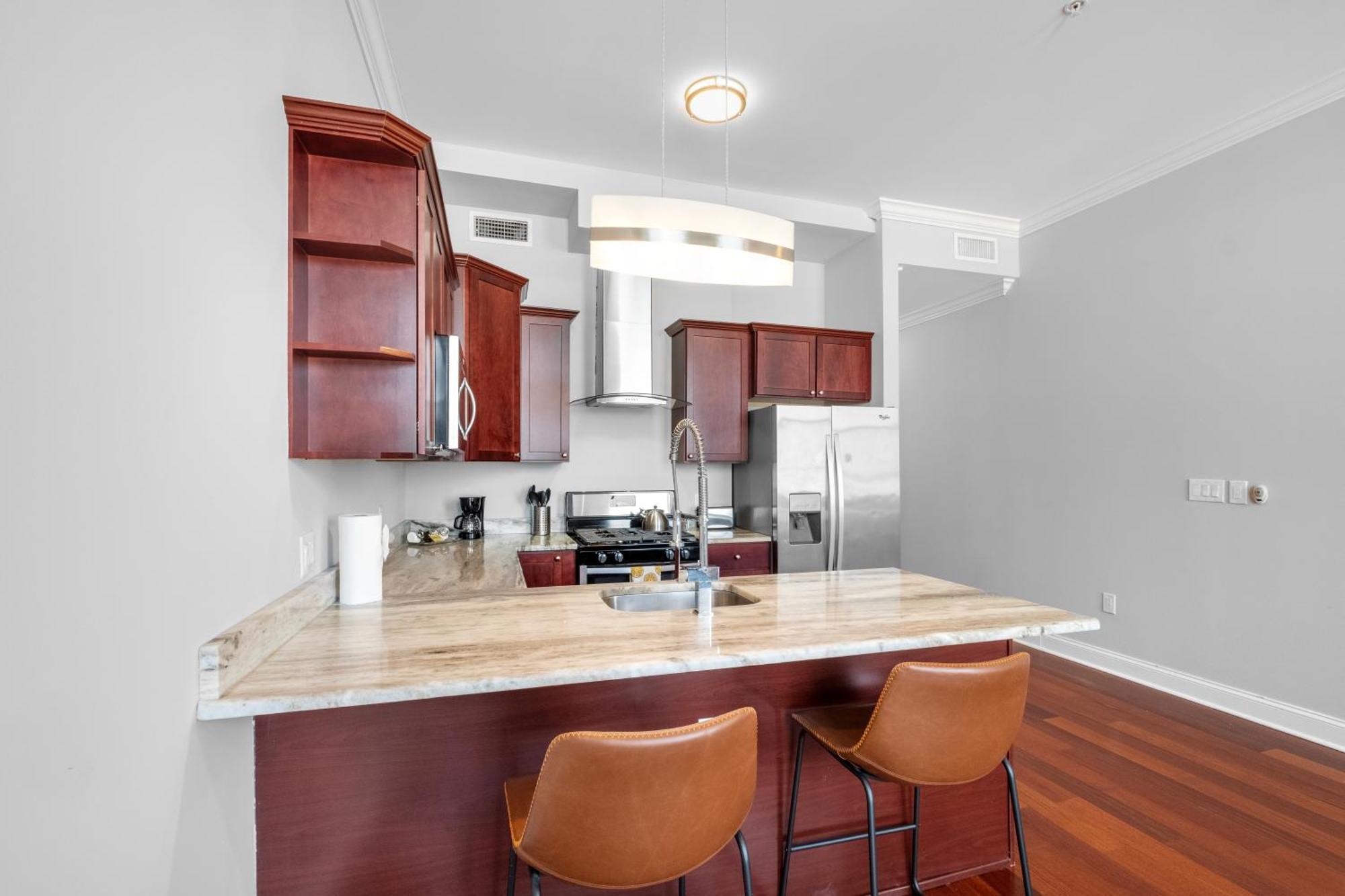 Modern 1br W Rooftop Pool *