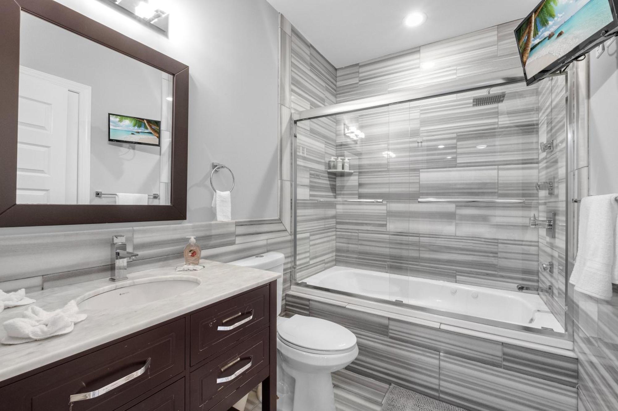 Modern 1br W Rooftop Pool Philadelphia